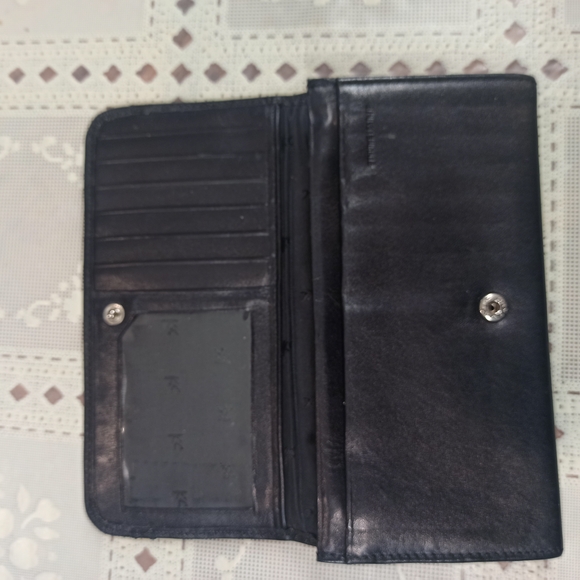 Kenneth Cole Black Leather Women's Hand Wallet with Silver Accent - Picture 9 of 14